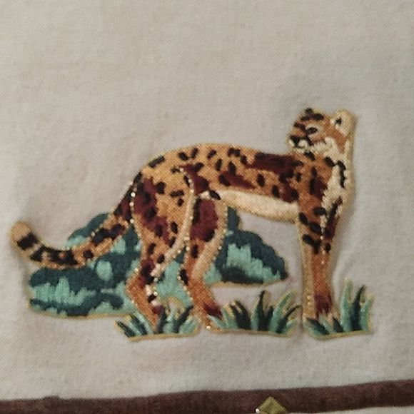 Vintage  tan short sleeve cotton polyester t-shirt with embroidered animals. - Picture 3 of 6